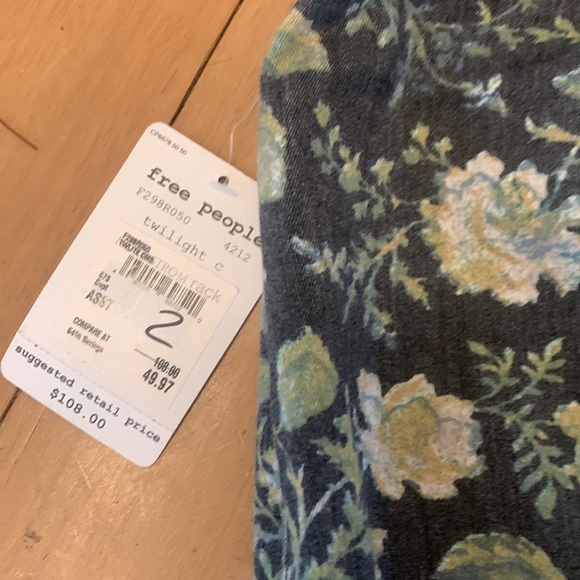 Free People floral skirt. New with tags. - Picture 2 of 3